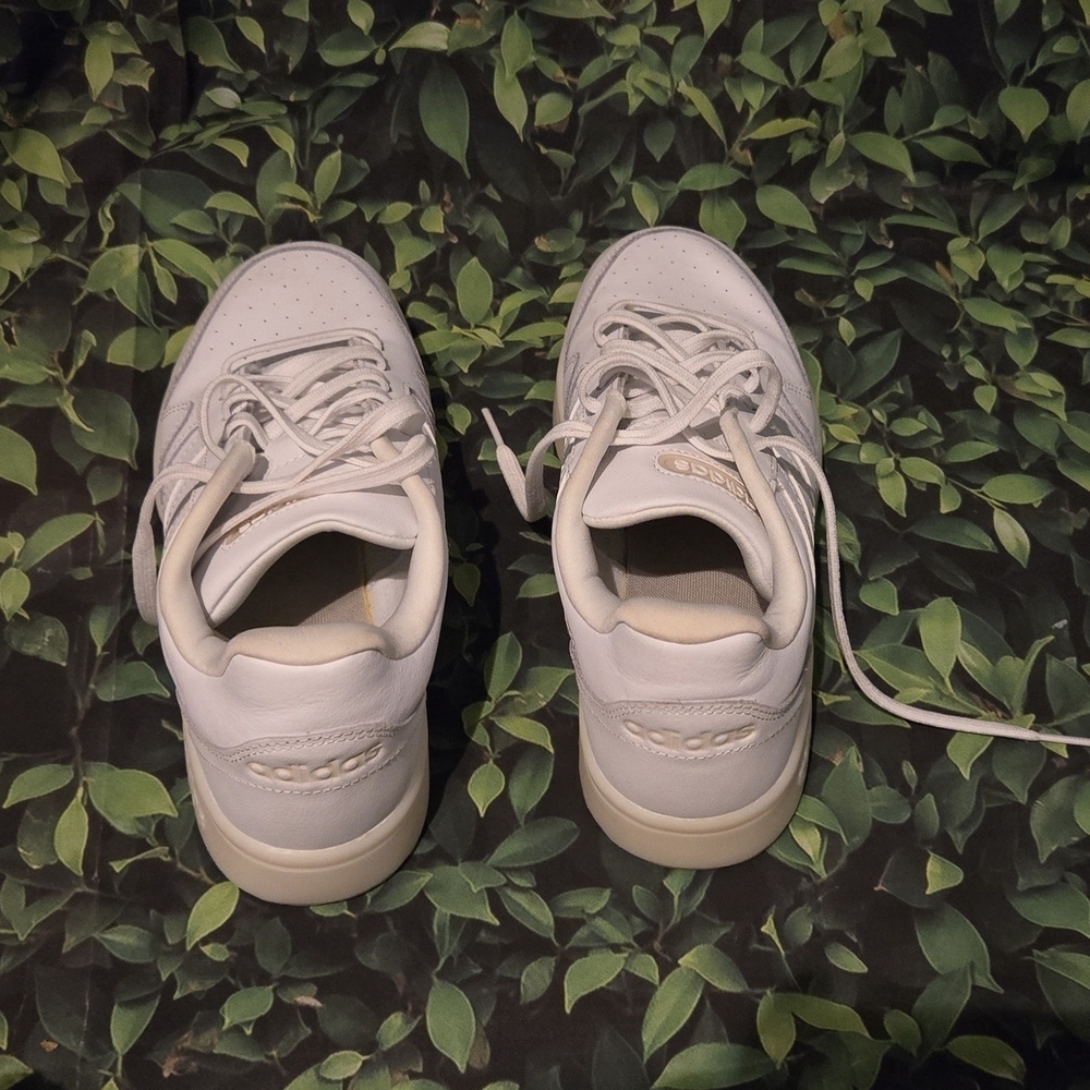 Adidad Cloudfoam White Sneakers - Picture 5 of 6